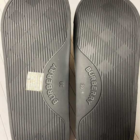 Burberry slides - Picture 3 of 3